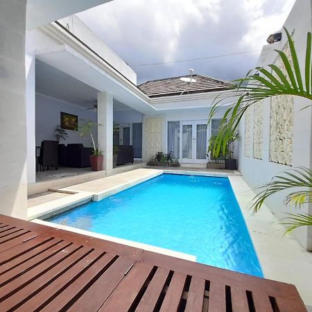 The Kayuputih Villa Lovina Екстериор снимка